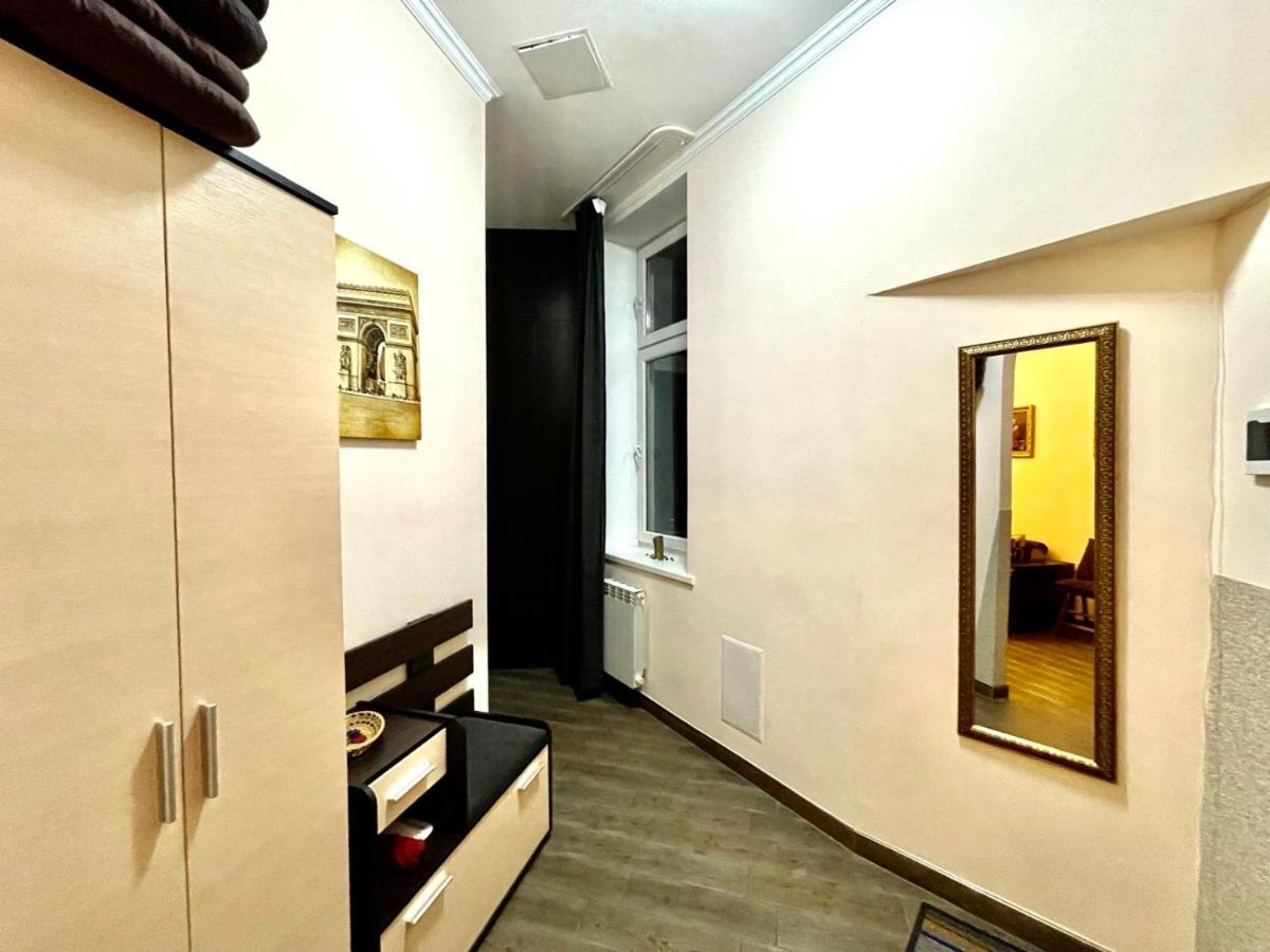 V&O Whitechocolateapt 800 M To Opera Lviv Eksteriør bilde